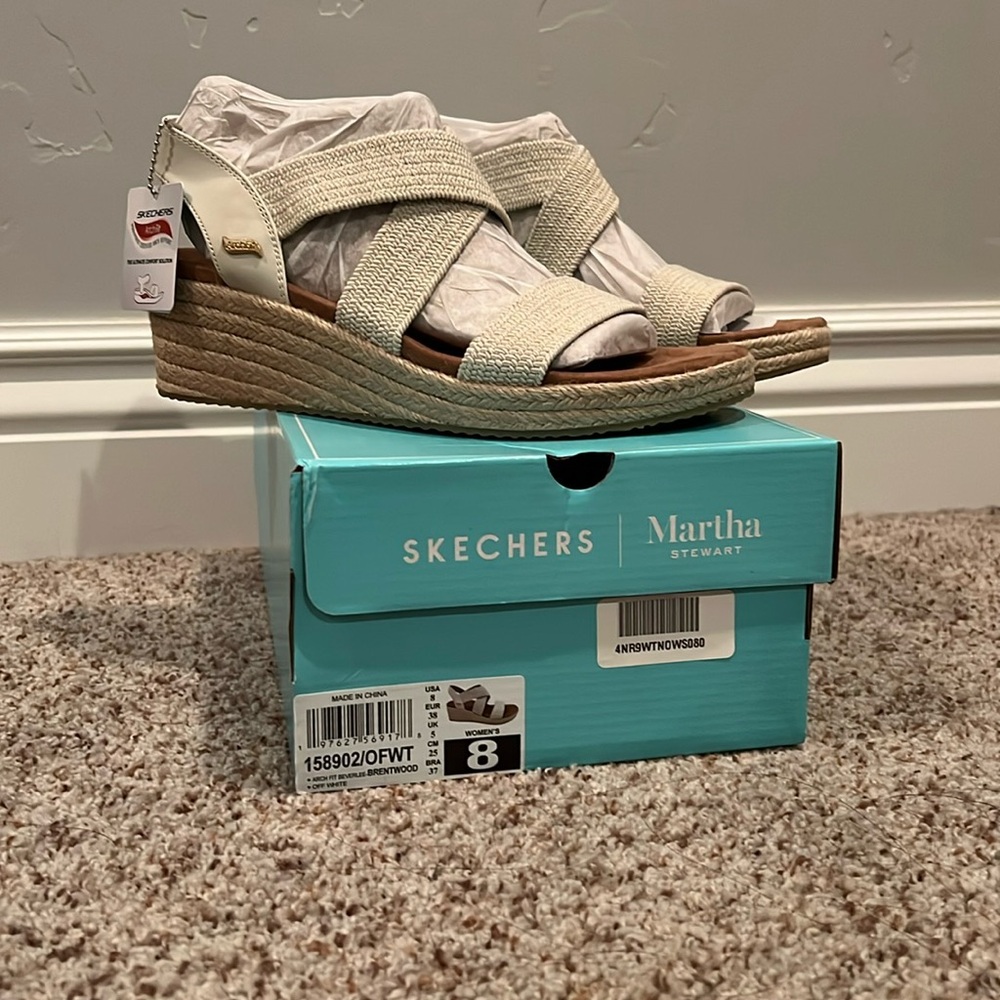 Sketchers by Martha Stewart arch fit size 8 wedge sandal